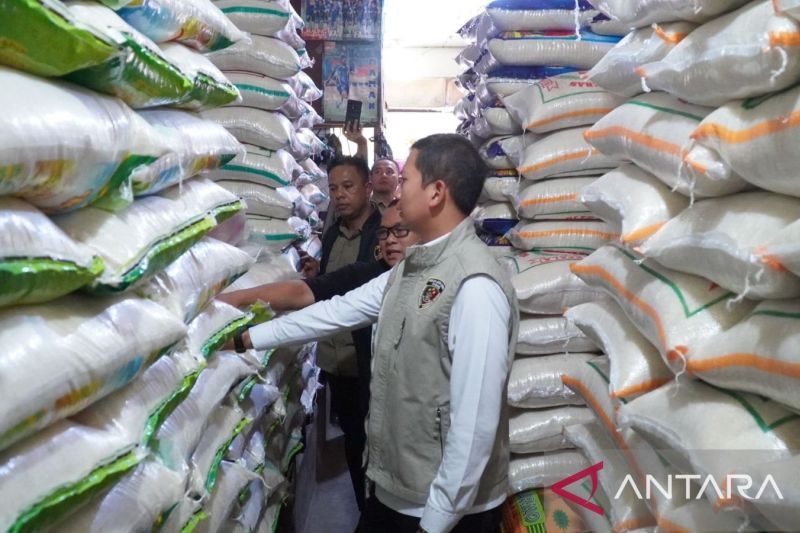 Polda Jabar memastikan stok dan harga beras di Bandung Raya aman