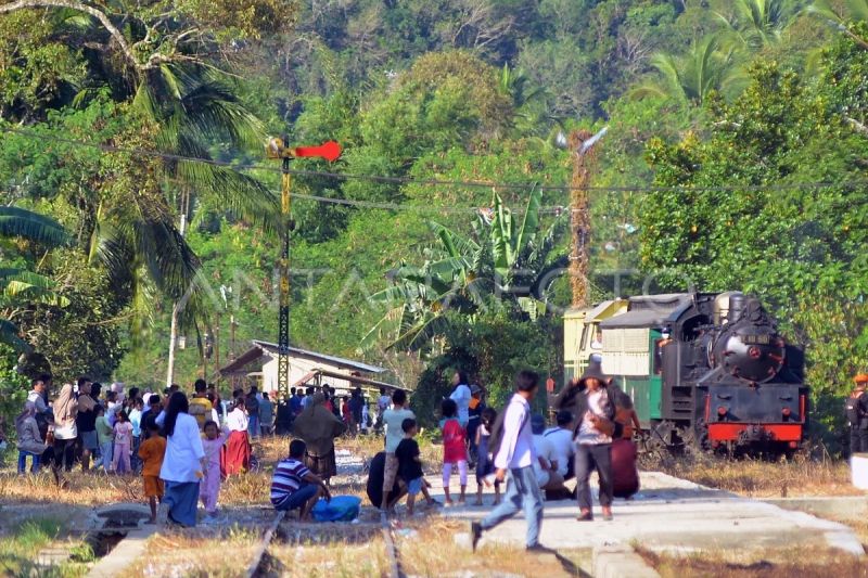 Penggunaan lokomotif Mak Itam untuk wisatawan