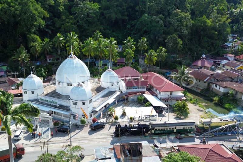 Penggunaan lokomotif Mak Itam untuk wisatawan