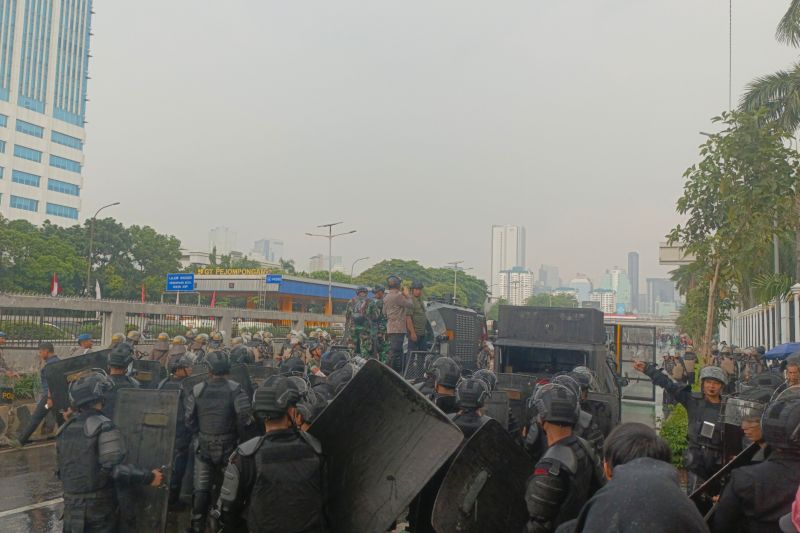 Warga menyesalkan aksi ricuh mahasiswa di DPR karena ganggu aktivitas