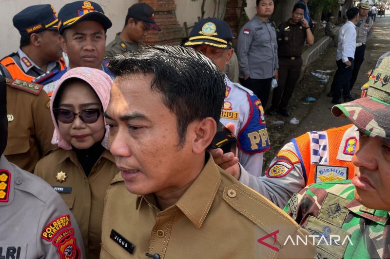 Pemkab Cirebon memberangkatkan 77 warga kerja ke Jepang
