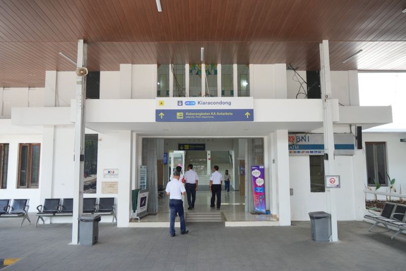 Daop 2 berhentikan KA Turangga di Kiaracondong Bandung imbas unjuk rasa