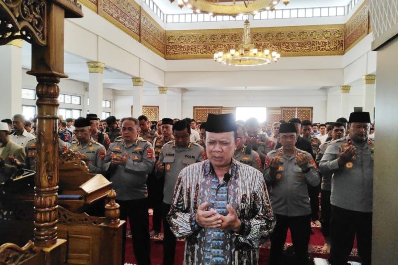 Polda Jabar menggelar shalat ghaib untuk Affan Kurniawan