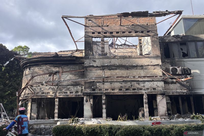 Wali Kota Bandung: Lima bangunan rusak berat dibakar pendemo