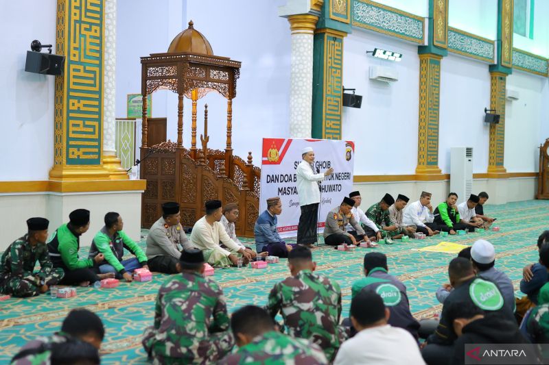 Forkopimda Pohuwato bersama komunitas ojol shalat gaib untuk Affan