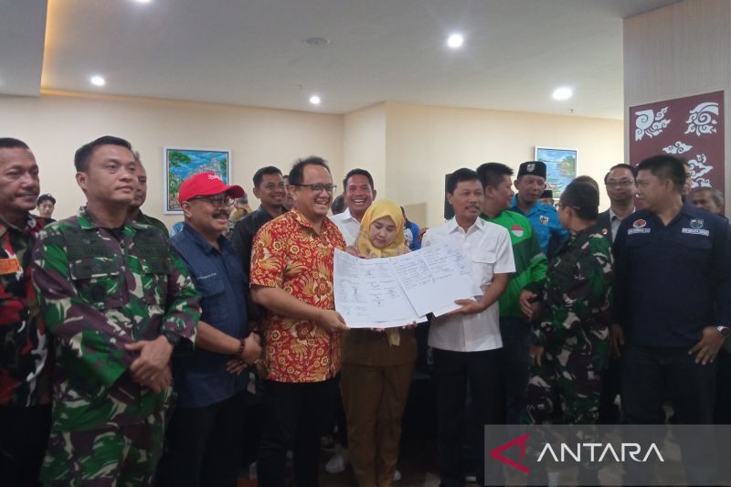 Forkopimda gandeng elemen masyarakat deklarasi jaga keamanan Cirebon