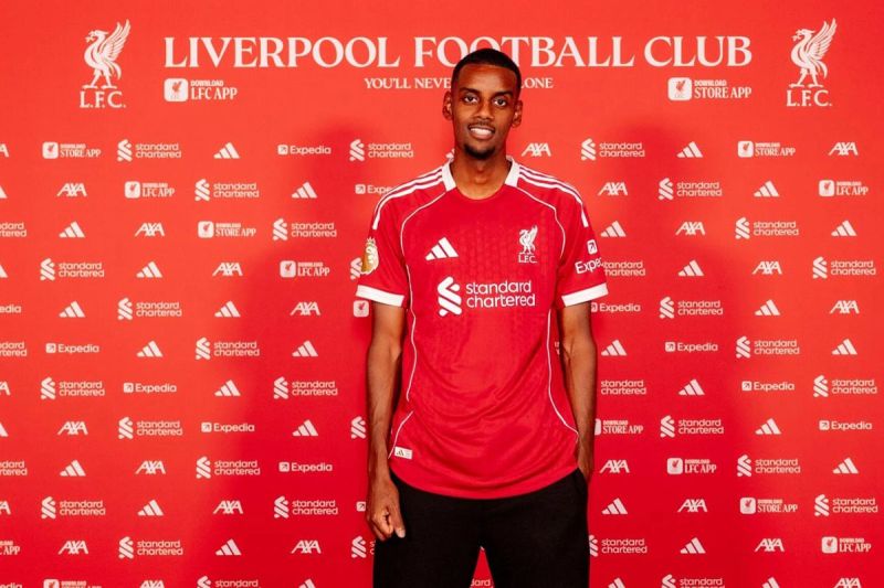 Arne Slot sebut ada peluang Alexander Isak debut lawan Atletico