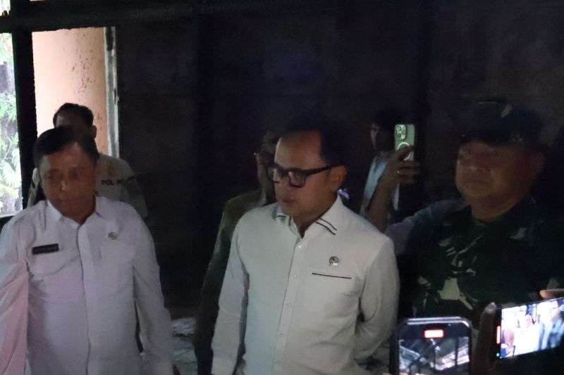 Wamendagri sebutkan situasi Cirebon kondusif usai perusakan Gedung DPRD
