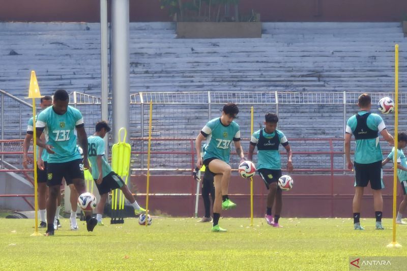 Persebaya tak akan ubah gaya permainan hadapi Persib Bandung
