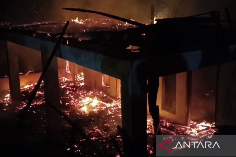 Kebakaran Ponpes di Tanggeung Cianjur, 2 mobil damkar dikerahkan