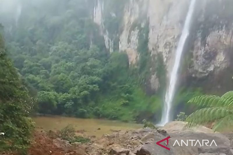 Obyek wisata Curug Ngebul Cianjur ditutup karena longsor