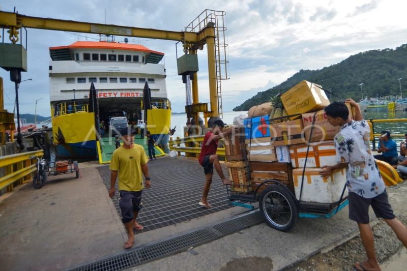 Pelayanan penyeberangan ke pulau terpencil