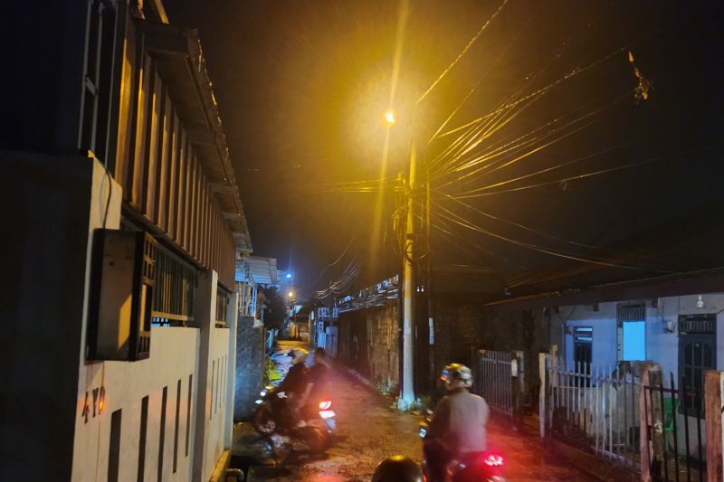 Cimahi menambah pemasangan 1.292 PJU untuk penerangan malam