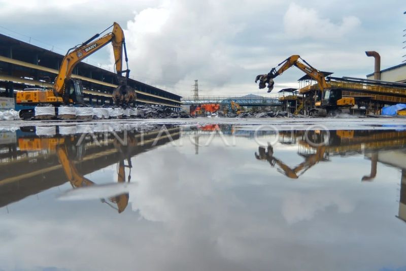 Pengolahan feronikel di Pulau Obi