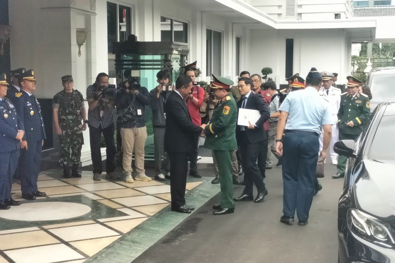 Wamenhan RI terima kunjungan militer Wamenhan Vietnam