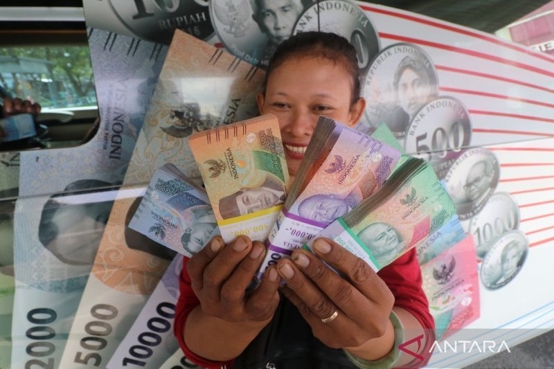 Nilai tukar Rupiah melemah dipengaruhi rebound dolar AS dan sentimen domestik