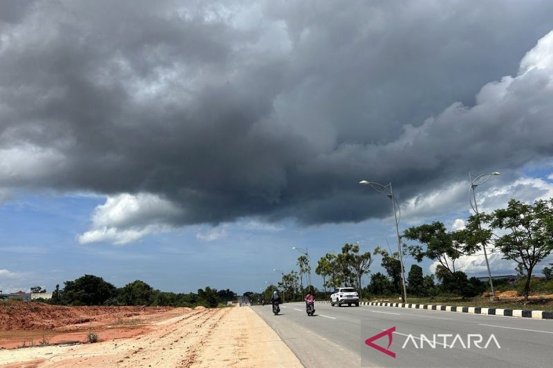 BMKG prakirakan mayoritas wilayah Indonesia diguyur hujan pada Sabtu, termasuk Bandung