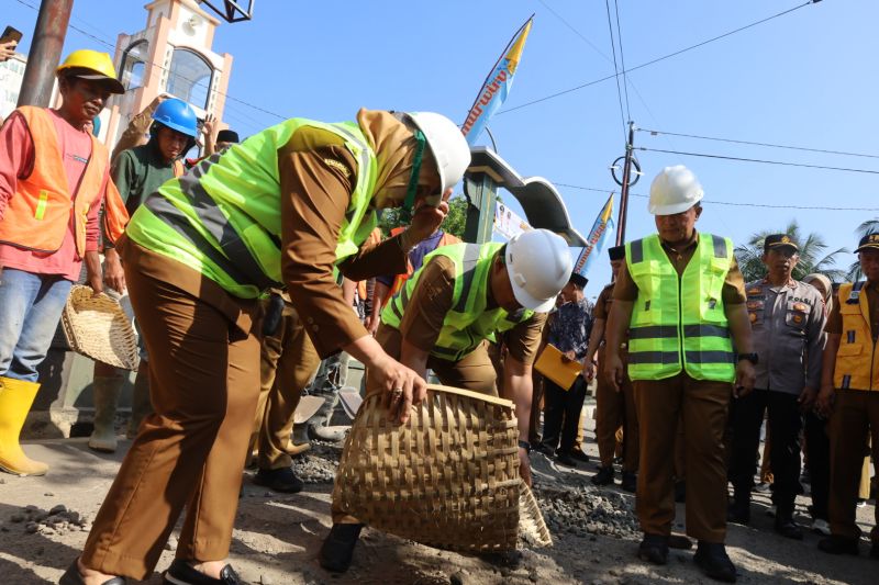 Pemkab Kuningan mengalokasikan dana perbaikan jalan Rp58,2 miliar