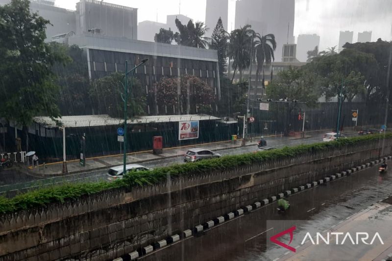 Hujan ringan akan guyur sebagian Jakarta Senin sore hingga malam