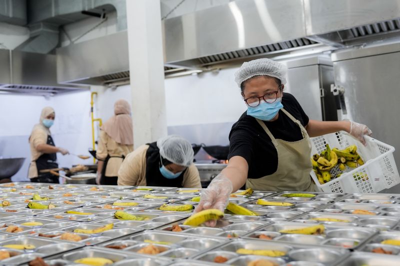 Ekonomi kemarin, dapur MBG wajib SLHS sampai Shell bantah PHK pegawai