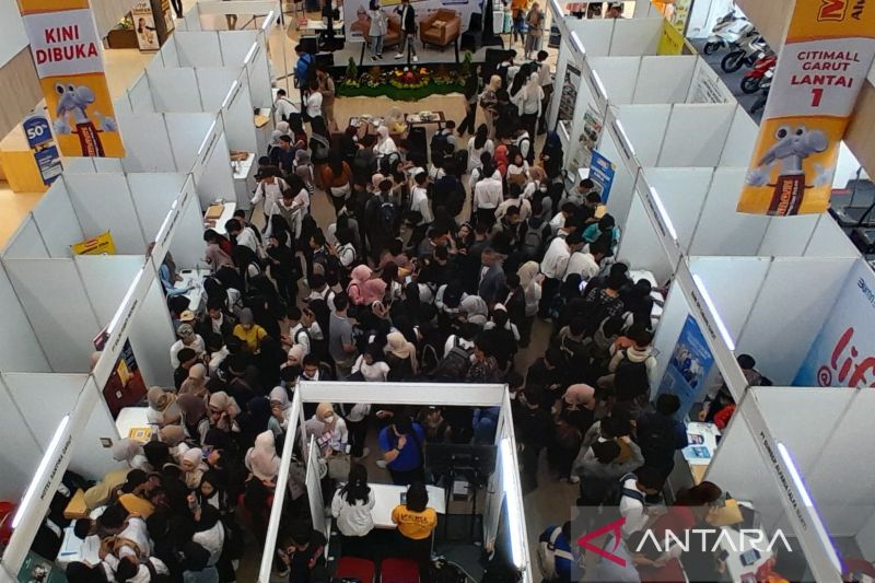 Disnakertrans Garut menyiapkan bursa kerja dengan sistem daring