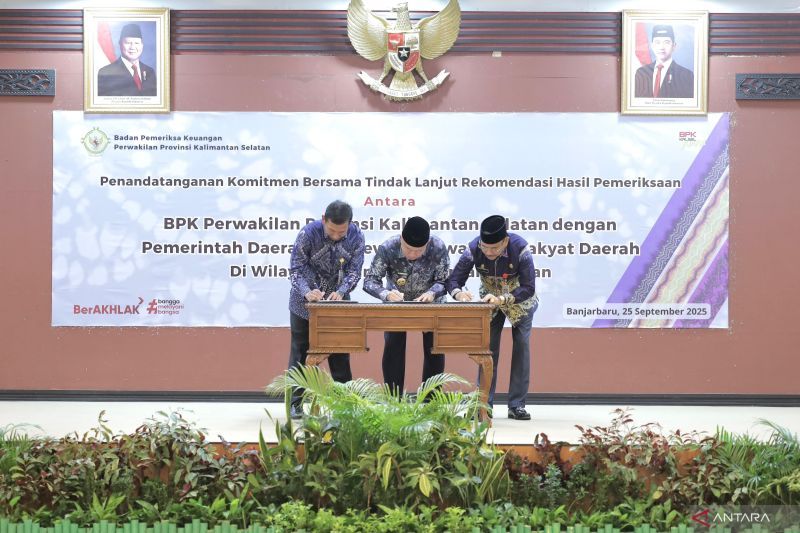 Ketua DPRD Kalsel tandatangani komitmen penyelesaian TLRHP BPK RI
