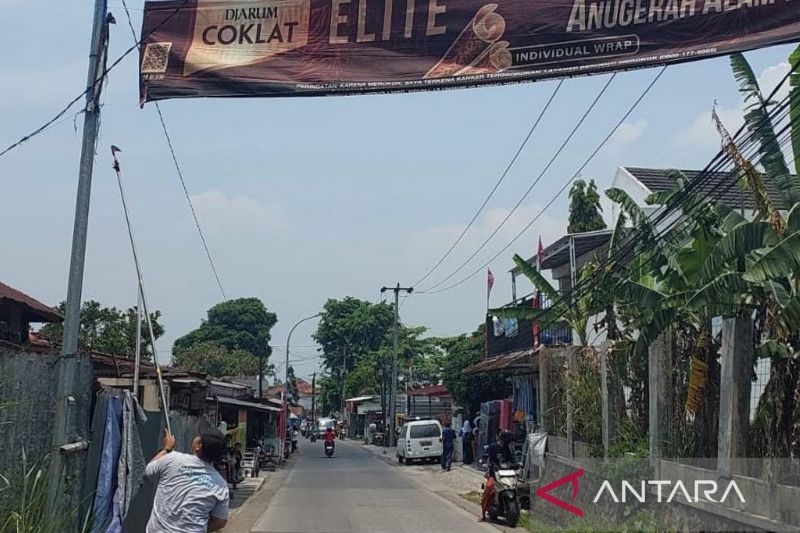 Bapenda Cianjur tertibkan 110 spanduk tak berizin