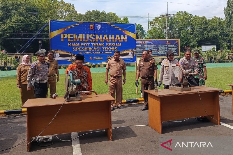 Ribuan knalpot bising dan miras hasil razia disita Polresta Cirebon