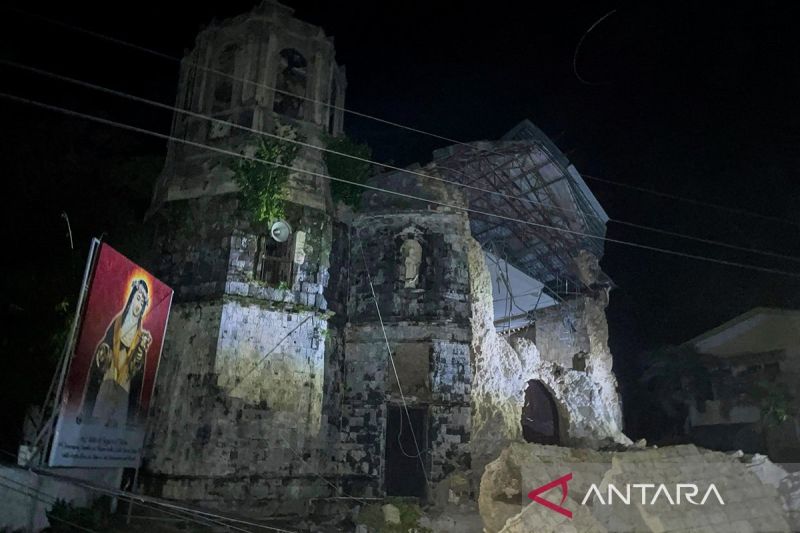 Gempa magnitudo 6,9 di Filipina menewaskan sedikitnya 61 orang