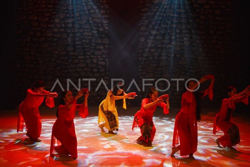 Pertunjukan tari kontemporer Balimau