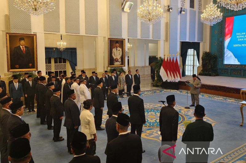 Prabowo resmi melantik Anggito Abimanyu sebagai Ketua Dewan Komisioner LPS