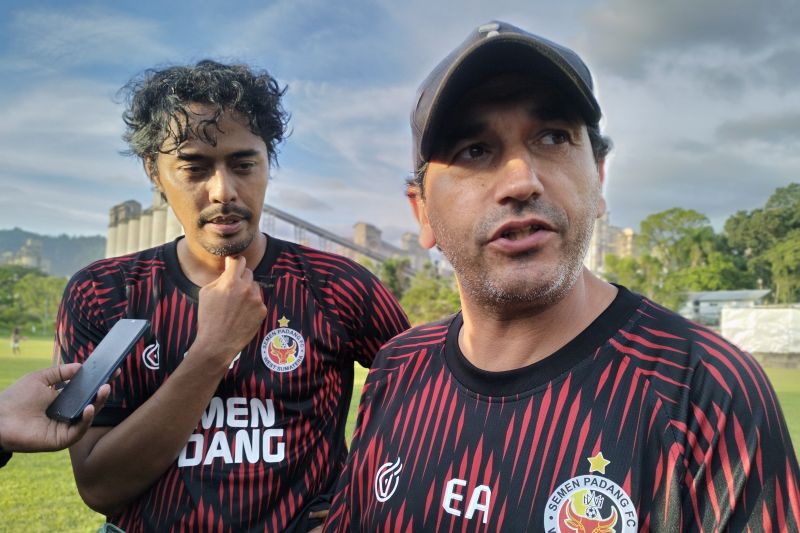 Manajemen Semen Padang FC pecat Eduardo Almeida menyusul hasil buruk klub