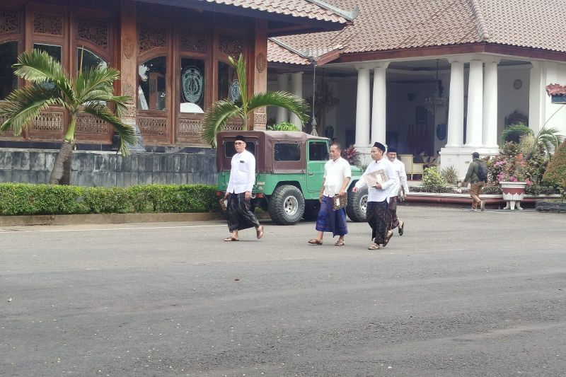 Tagar boikot Trans7 dan pentingnya pahami budaya pesantren