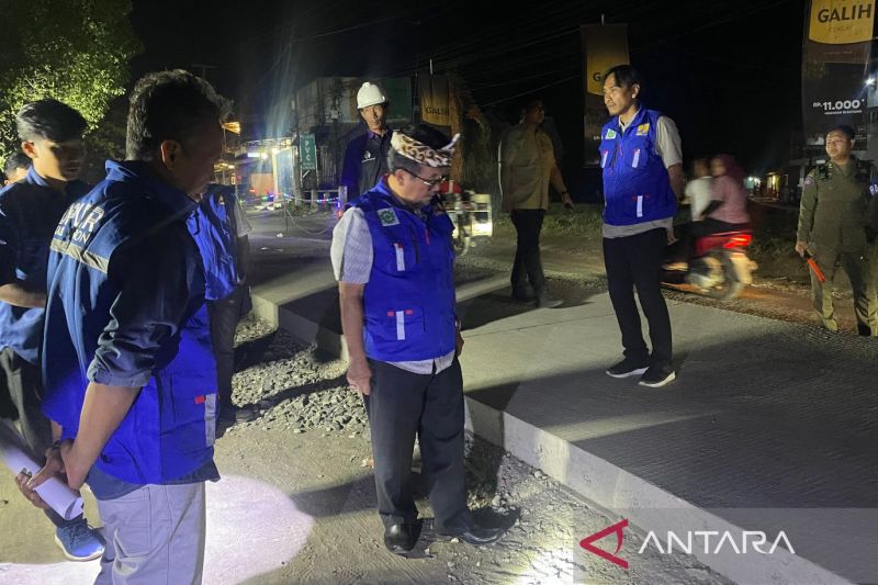 Bupati pastikan ruas jalan di Cirebon timur dibetonisasi