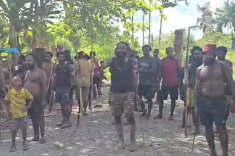 Polres Mimika Kerahkan 80 Personel Redam Bentrok Warga di Kwamki Lama Akibat Perselingkuhan