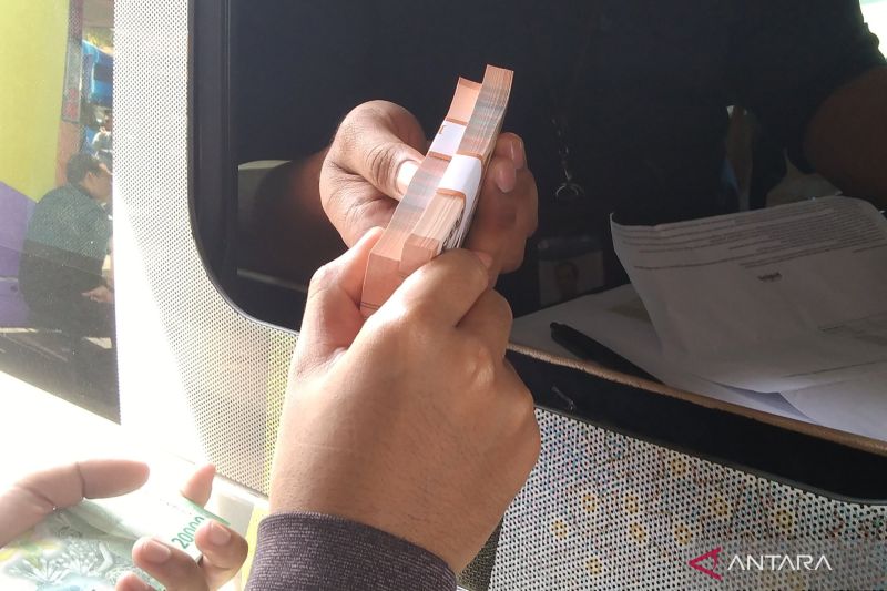 Rupiah hari ini tambah melemah jadi Rp16.715 per dolar AS