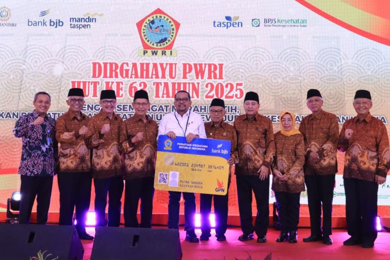 BJB-PWRI meluncurkan kartu ATM Co-Branding untuk pensiunan Indonesia