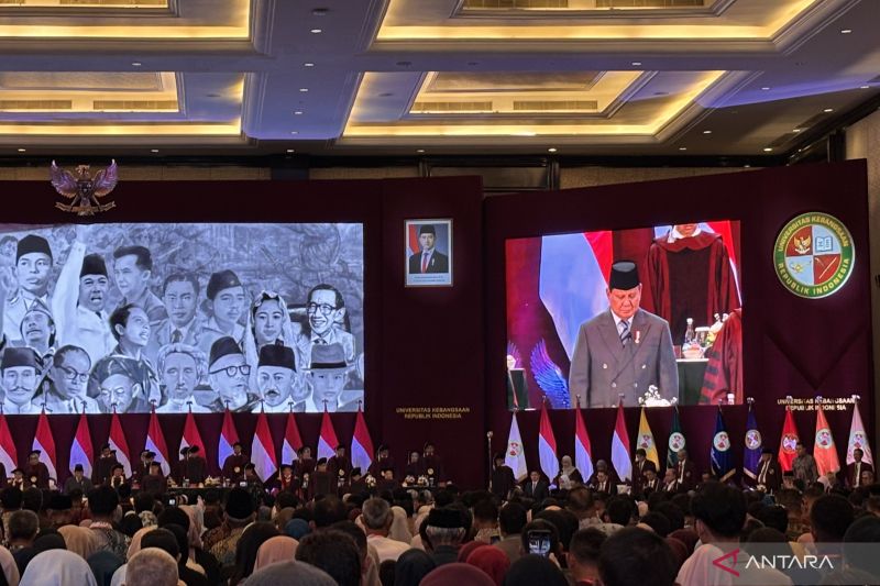 Presiden Prabowo menghadiri wisuda 521 sarjana UKRI di Bandung