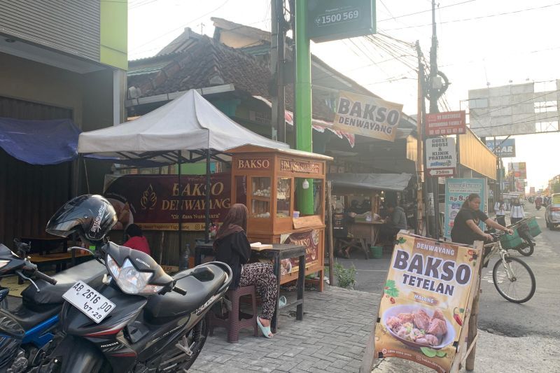 Kerja keras dari bawah pengusaha muda demi bahagiakan sang bunda