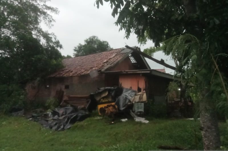 304 warga terdampak cuaca ekstrem di Kabupaten Bekasi