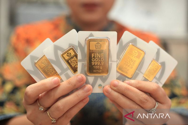 Harga emas Antam naik tipis Rp1.000 jadi Rp2,407 juta/gram, hari ini Jumat (05/11/2025)