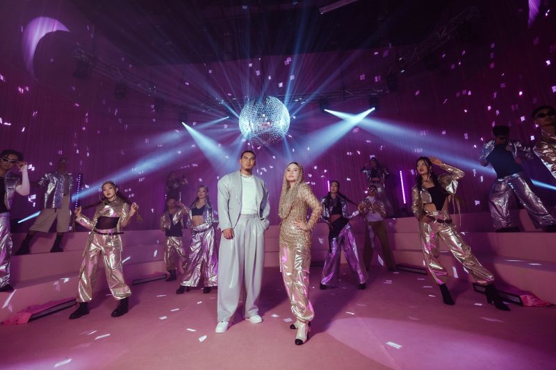 Rossa bersama Dipha Barus berkolaborasi dalam mini album Asmara Dansa