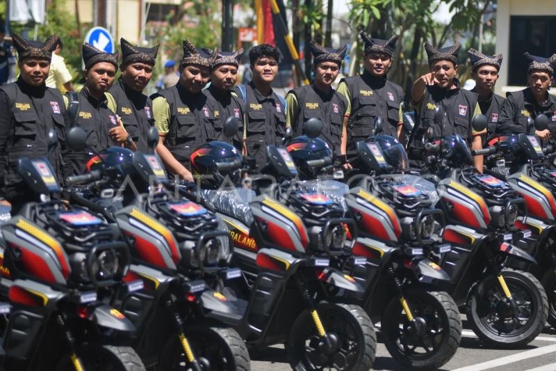 Dubalang penegak adat Minang di Padang