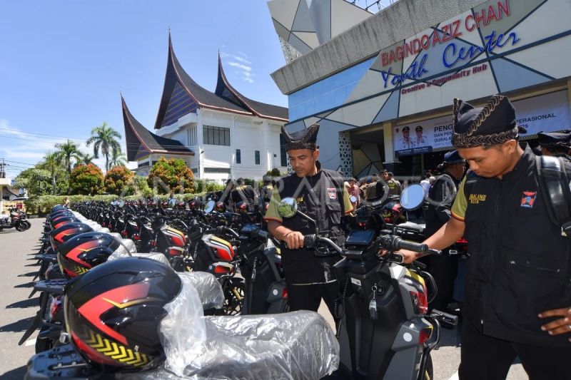 Dubalang penegak adat Minang di Padang