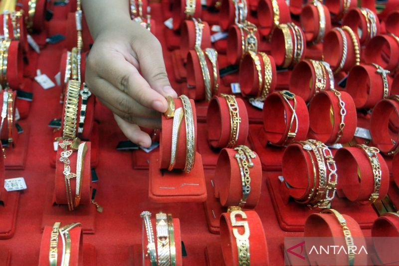 Emas Antam hari ini Rp2,286 juta/gram, naik Rp8.000