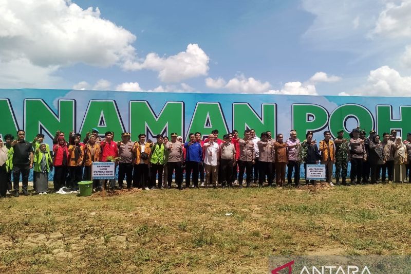 Wakapolda Riau apresiasi atas sukses simulasi penanganan unjuk rasa dan penanaman pohon pelindung
