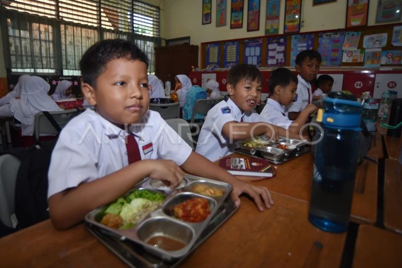 MBG khas Minang SPPG Polda Sumbar