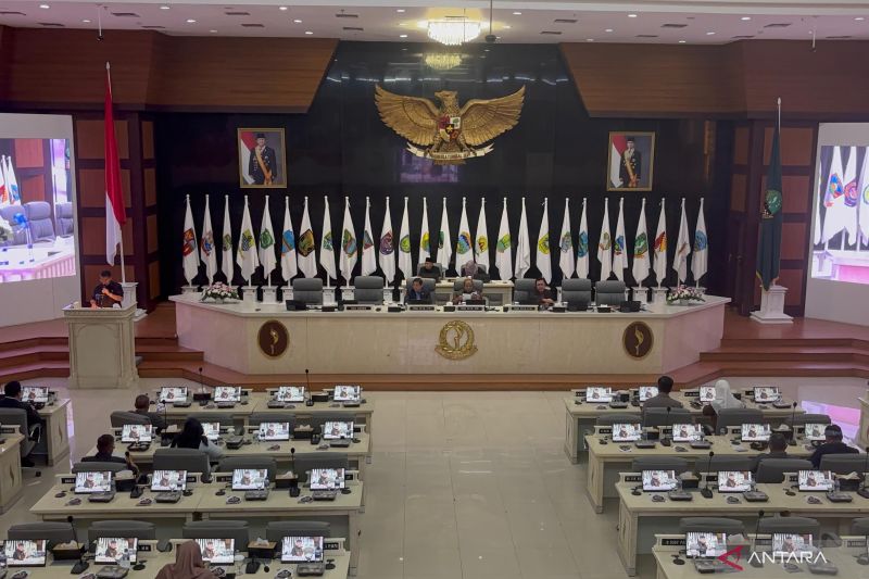 Pemprov Jabar menyampaikan nota keuangan RAPBD 2026 ke DPRD Jabar