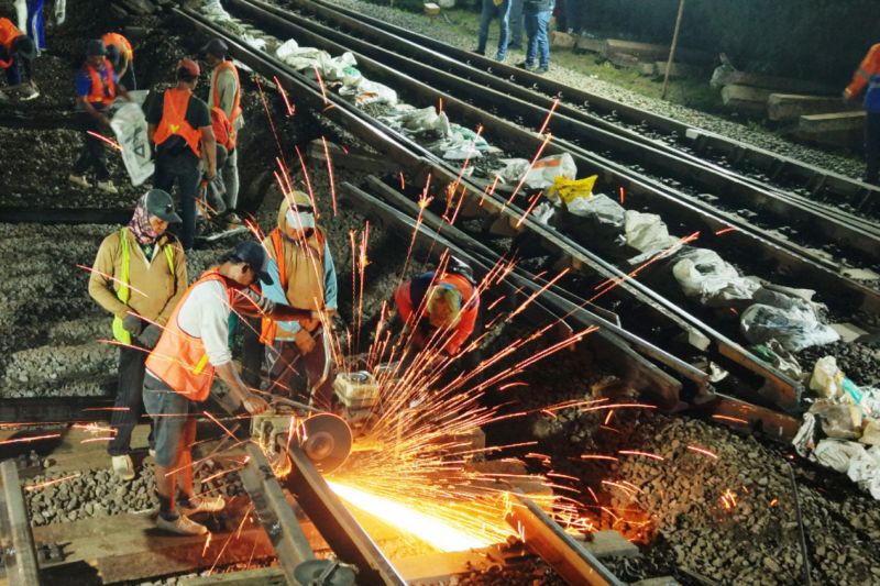 KAI Cirebon tingkatkan kualitas rel untuk tunjang layanan masyarakat
