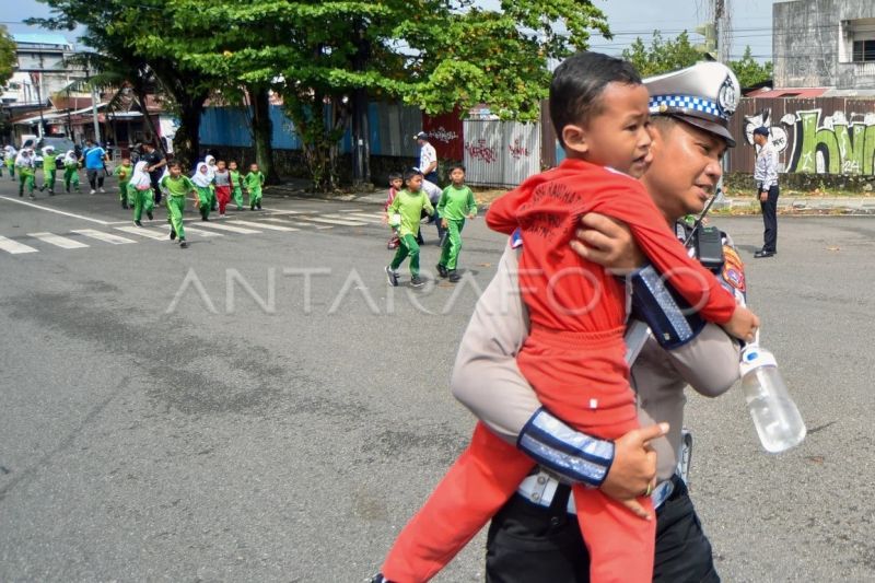 Tsunami drill di Padang